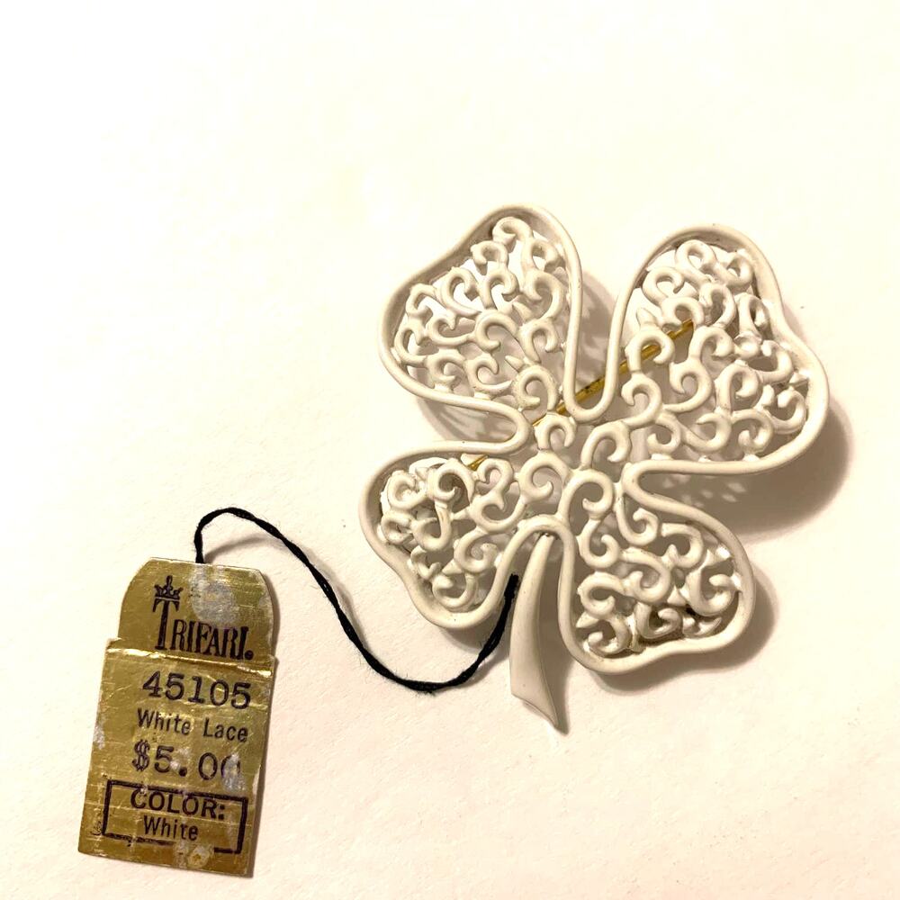 Vintage Crown Trifari White Enameled 4 Leaf Clover Shamrock Brooch Pin NWT
